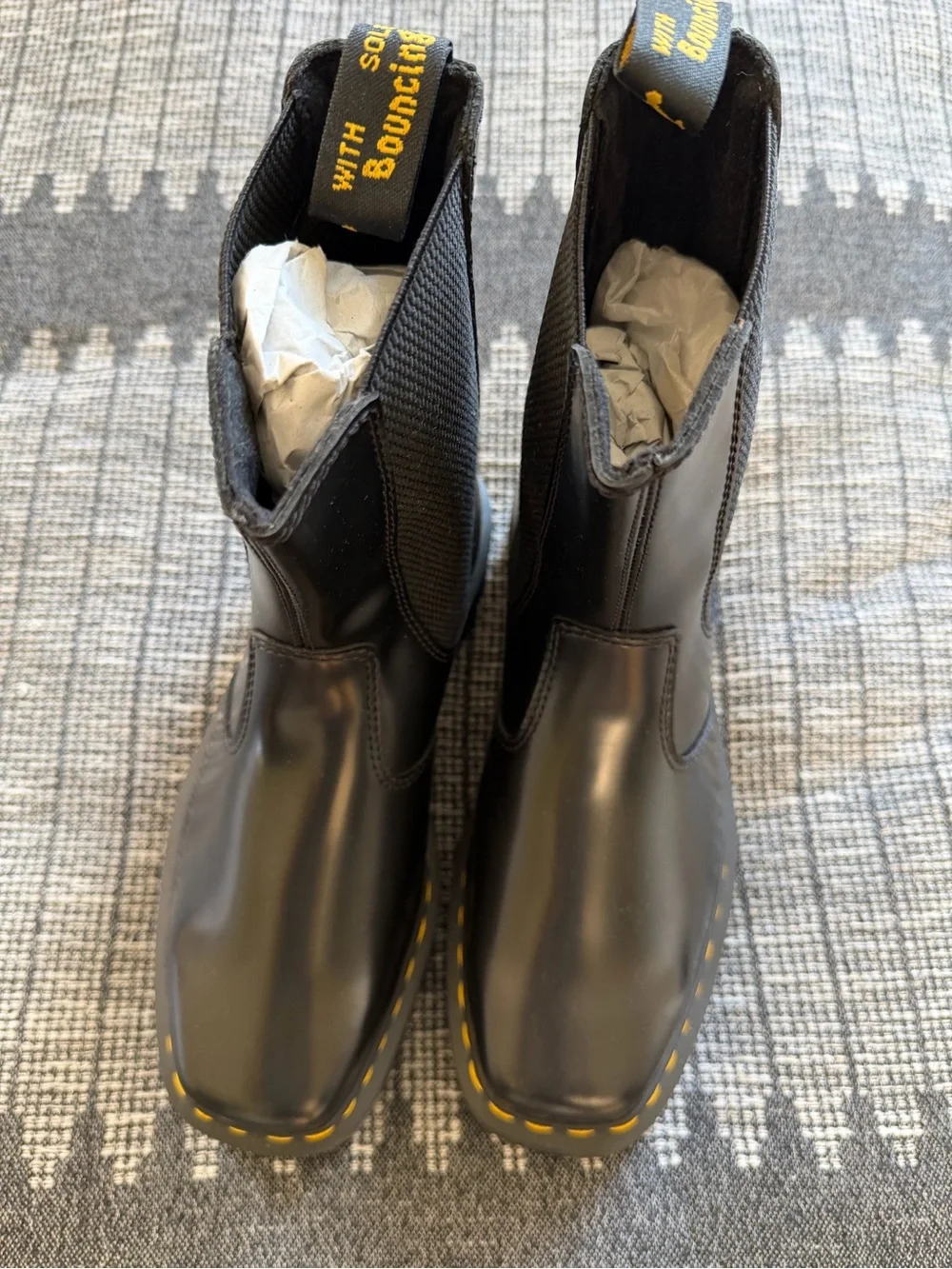 Dr. Martens - Chelsea Boot - Women, black, 9 US